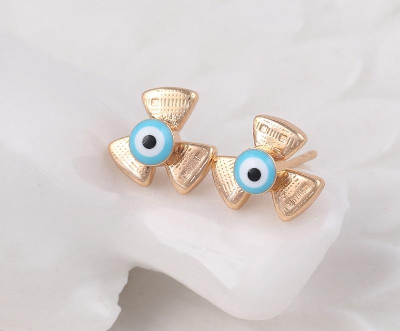 18K Gold 3 Leaf Stud Earring