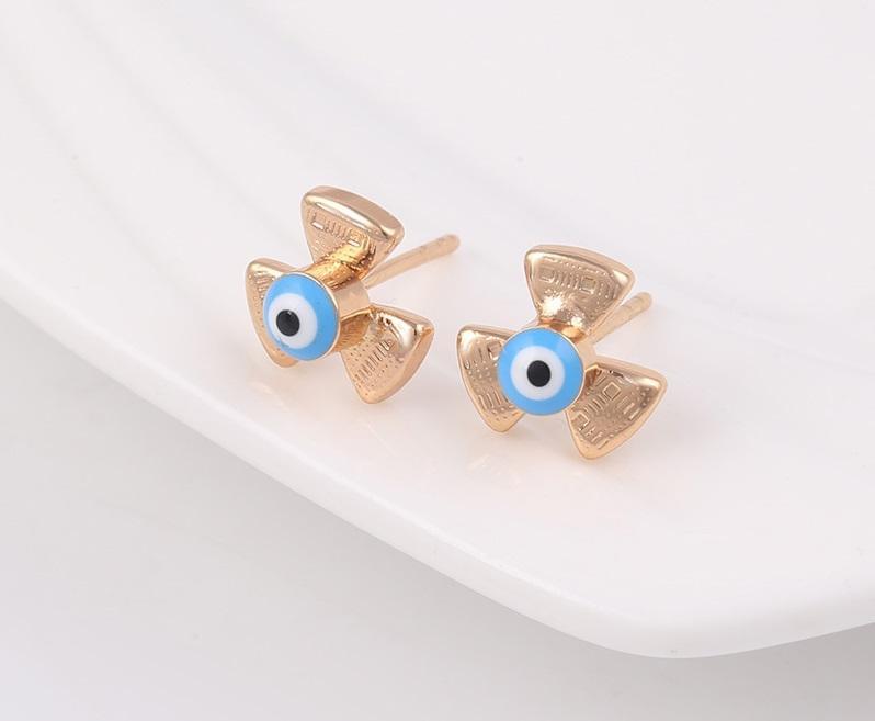 18K Gold 3 Leaf Stud Earring